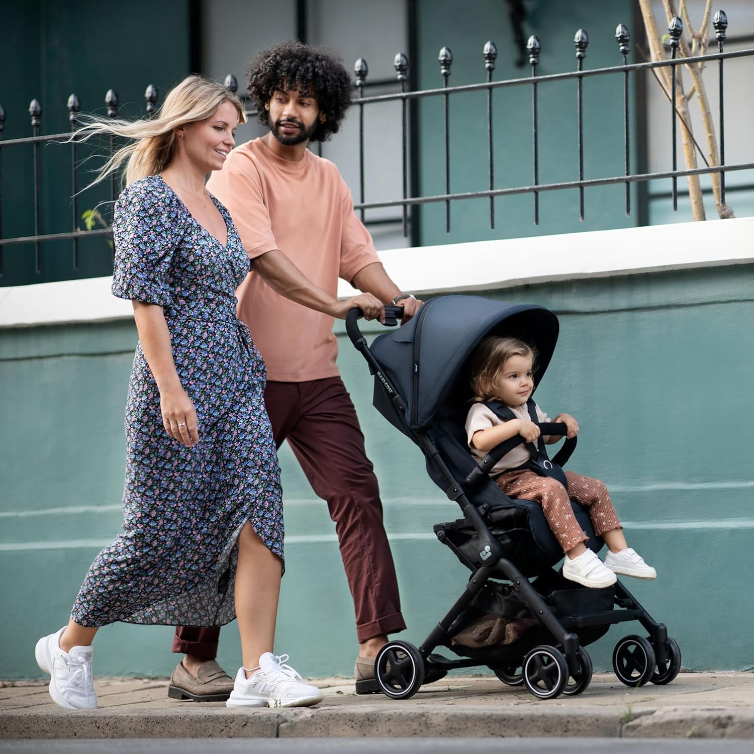 Maxi-Cosi Lara2 Pushchair, 0-4 Years, 0-22kg, Lightweight & Compact, 3 Recline Positions, Lie-Flat, Automatic Fold, Shoulder Strap, Rain Cover, Graphite