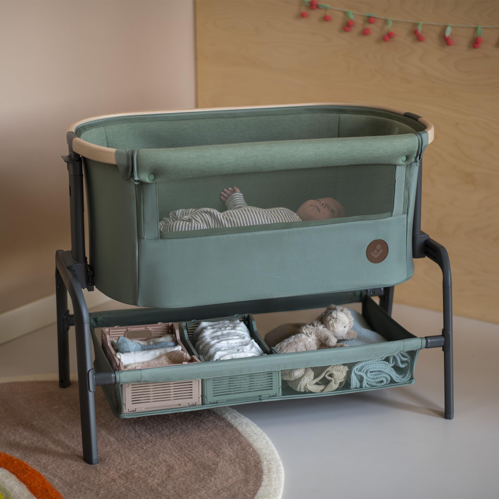 Maxi-Cosi Iora Co-Sleeper Crib, Foldable Baby Bedside Crib, 0–6 Months, max 9 kg, 4 Incline & 5 Height Positions, Easy Slide, Comfortable Mattress, Large Basket, Easy to Carry, Essential Graphite