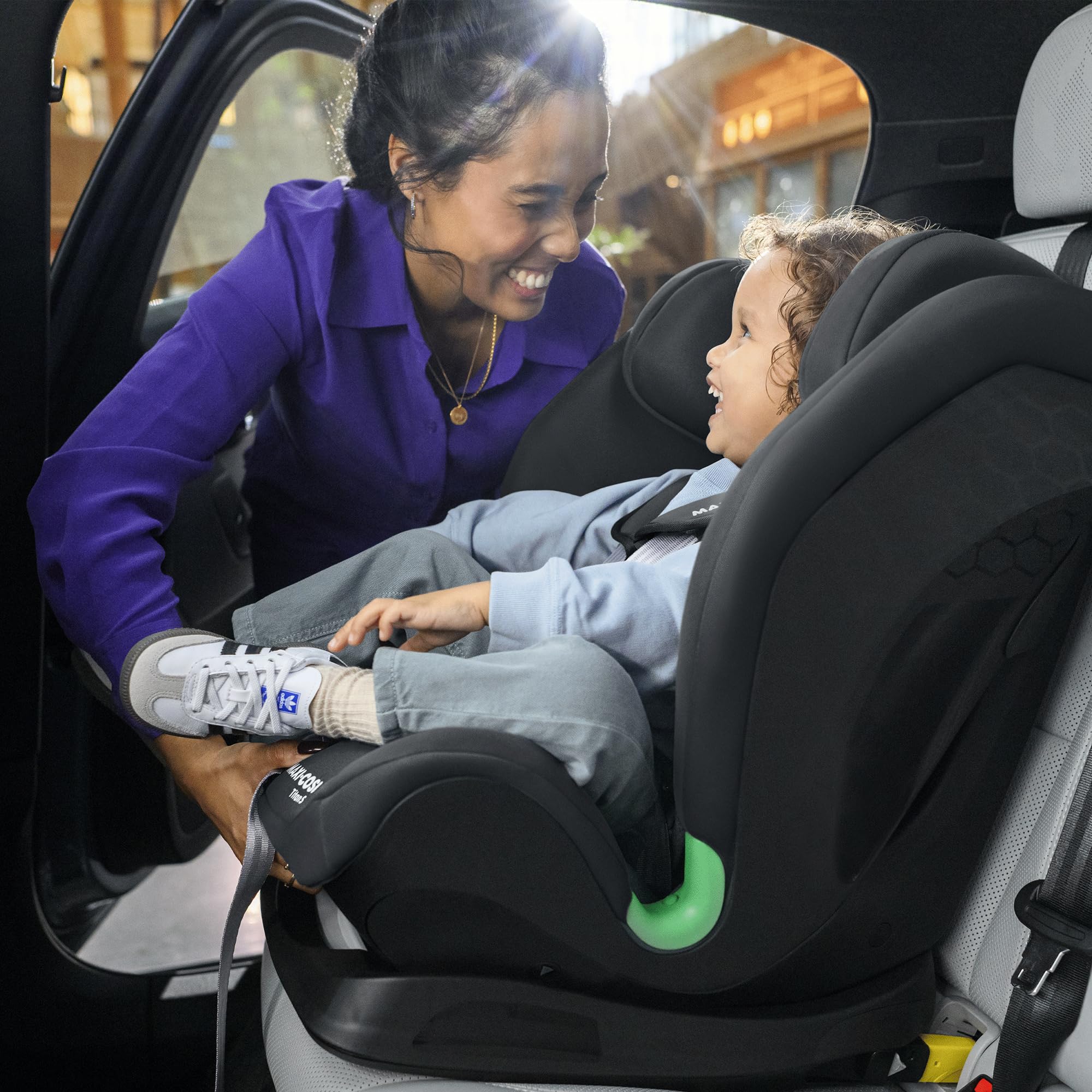 Maxi-Cosi Titan S Comfort i-Size, Breathable Comfort Fabrics, Child Car Seat, 15 months-12 years (76-150cm), ISOFIX Car Seat, 5 Recline & 13 Headrest Positions, G-CELL Protection, Authentic Black